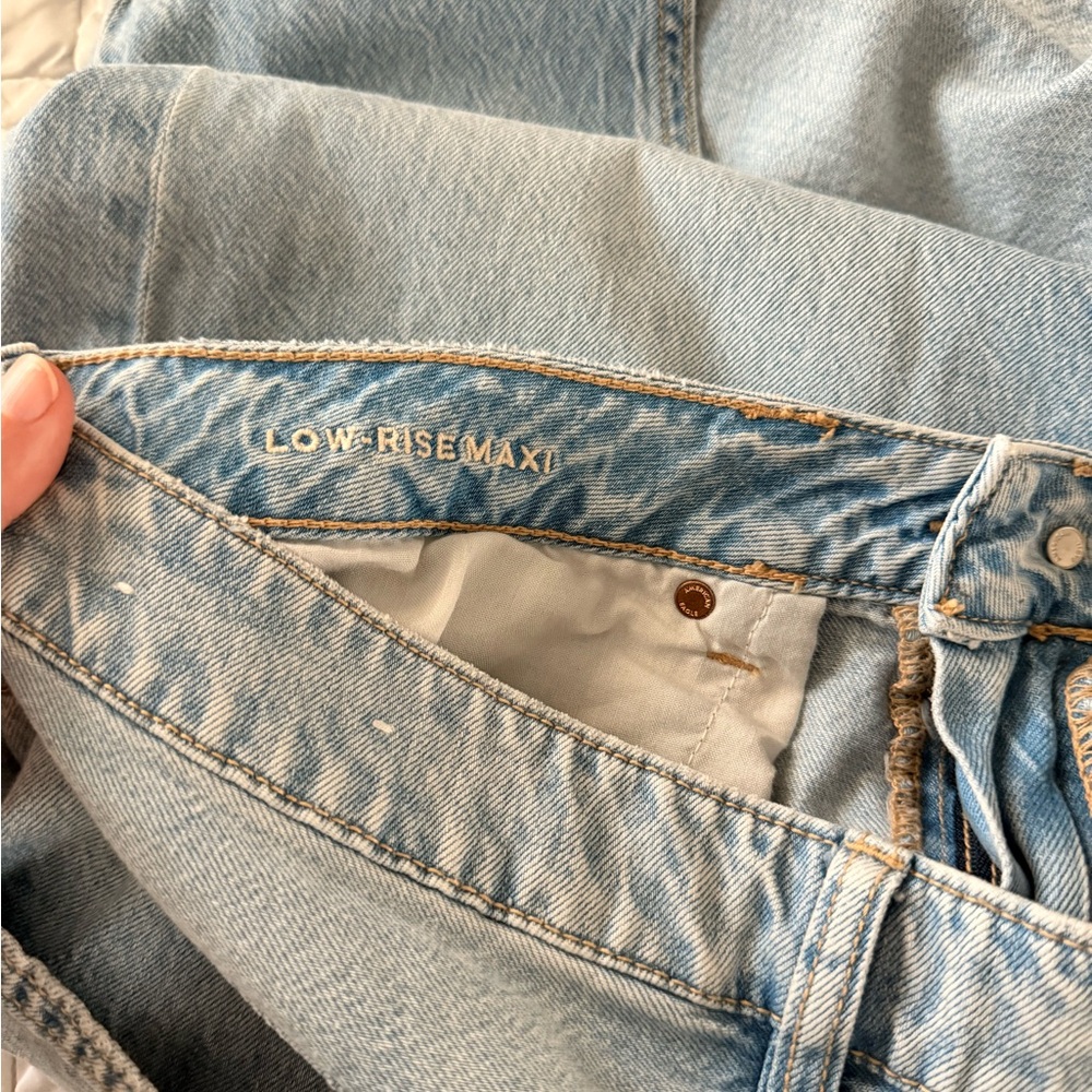 American Eagle Outfitters Light Blue Low Rise Jeans - Picture 3 of 4